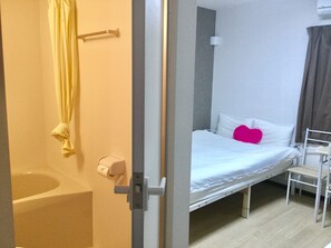 Triple Room | Soundproofing, free WiFi, bed sheets - Keimei Guest House - Hostel (Osaka)