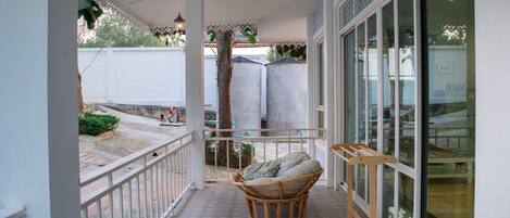 Room | Balcony