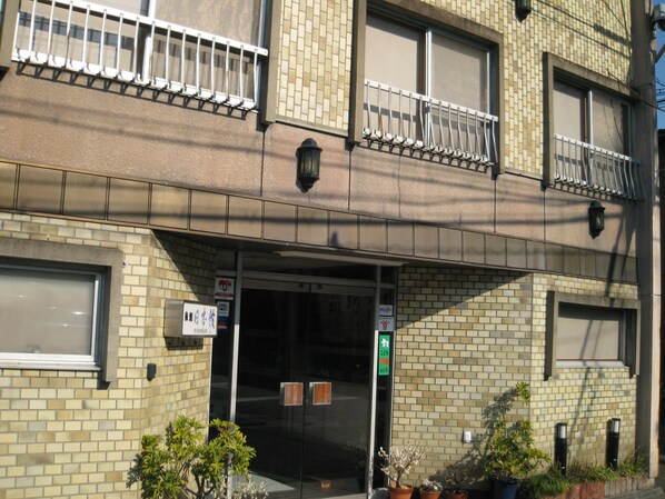 Property entrance - Nihonkan (Kyoto)