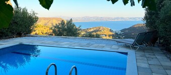 Nybyggd, privat pool, fantastisk utsikt, nÀra bekvÀmligheter, frukost ingÄr
