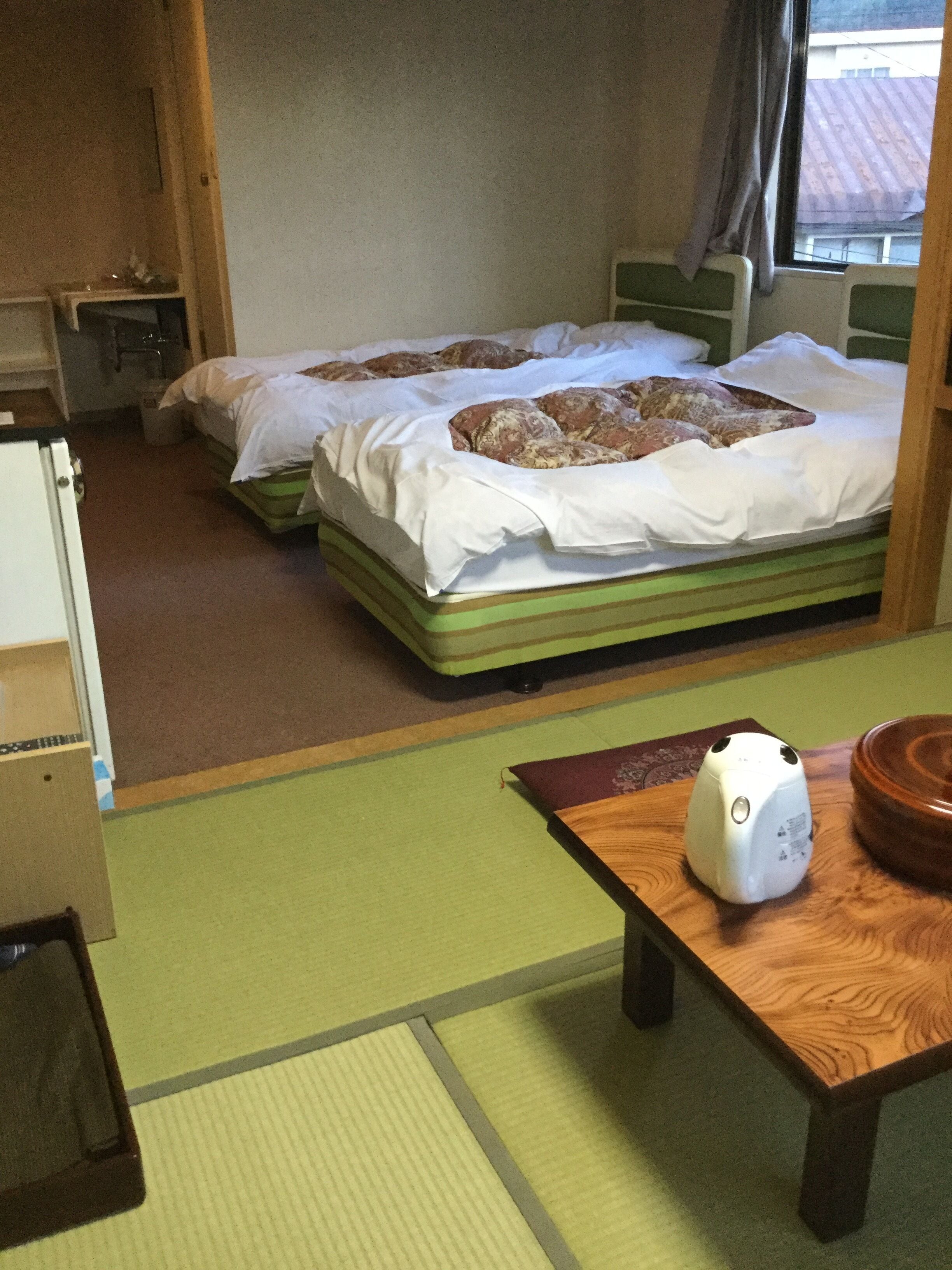 comfort twin room, 2 single beds, non smoking, city view | 1 bedroom, free wifi, bed sheets