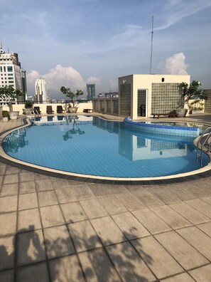 Indoor pool - Exclusive 2  room ( 3 Beds) apartment  in City  Centre (Colombo)