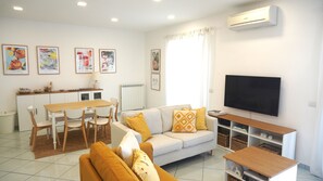 TV - And not far from Sorrento center (Meta di Sorrento)