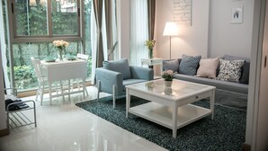 Luksusleilighet, 1 soverom, adgang til basseng, 1. etasje
