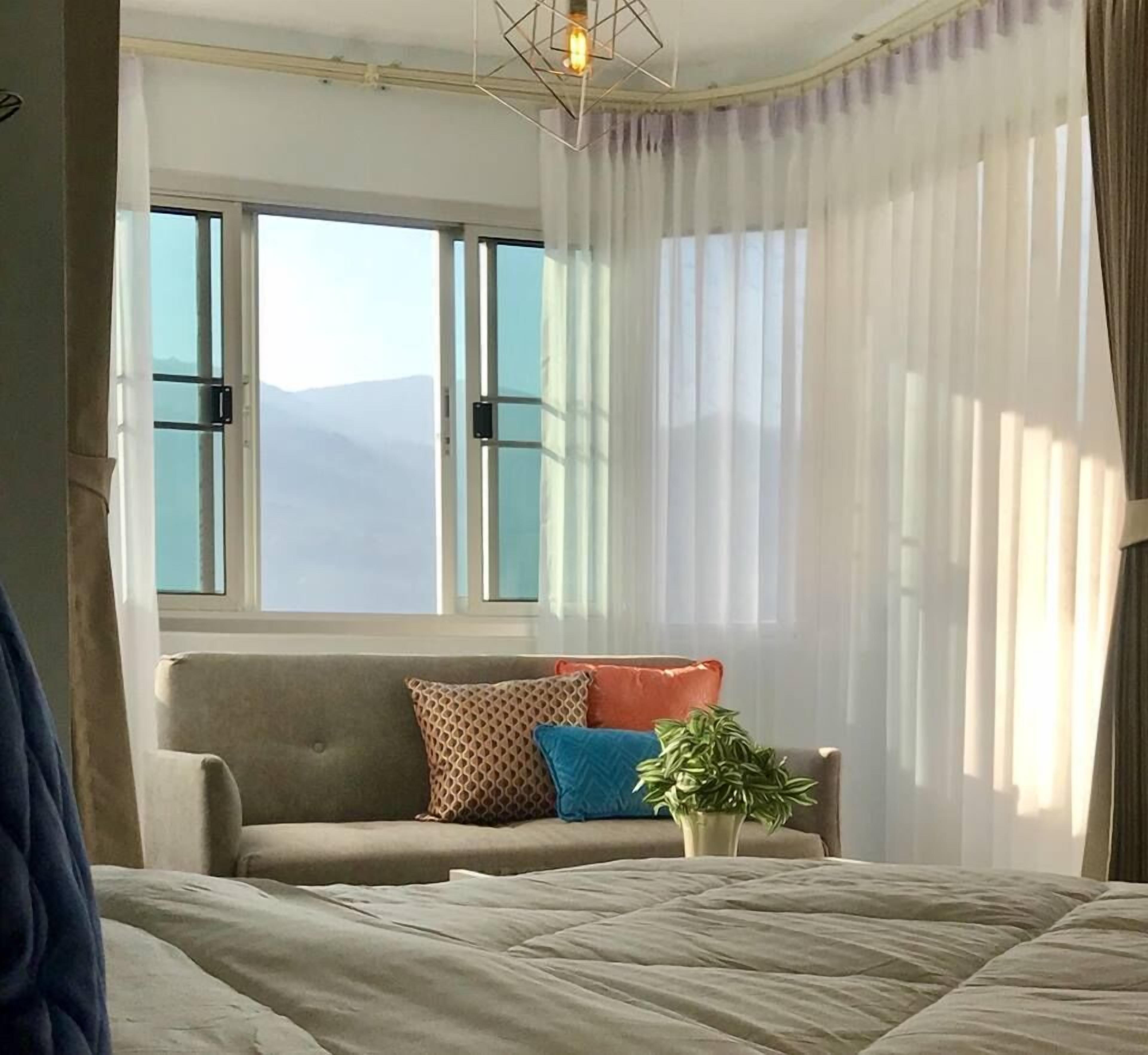 Deluxe Condo, 1 King Bed, Mountain View, Mountainside | Desk, iron/ironing board, free WiFi, bed sheets