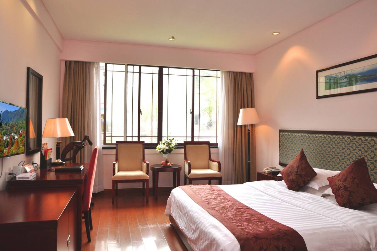 Deluxe Double Room | Peti besi dalam bilik, meja, katil lipat simpan/tambahan, Wi-fi percuma 