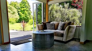 Premium Cottage, Multiple Beds, Garden View, Garden Area | Living area | 32-inch flat-screen TV with digital channels, Smart TV, fireplace