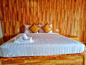 32-inch flat-screen TV with cable channels, TV - Ong Lang Garden (Phu Quoc)