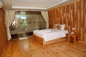 Bungalow, Garden View | Minibar, in-room safe, individually furnished, desk