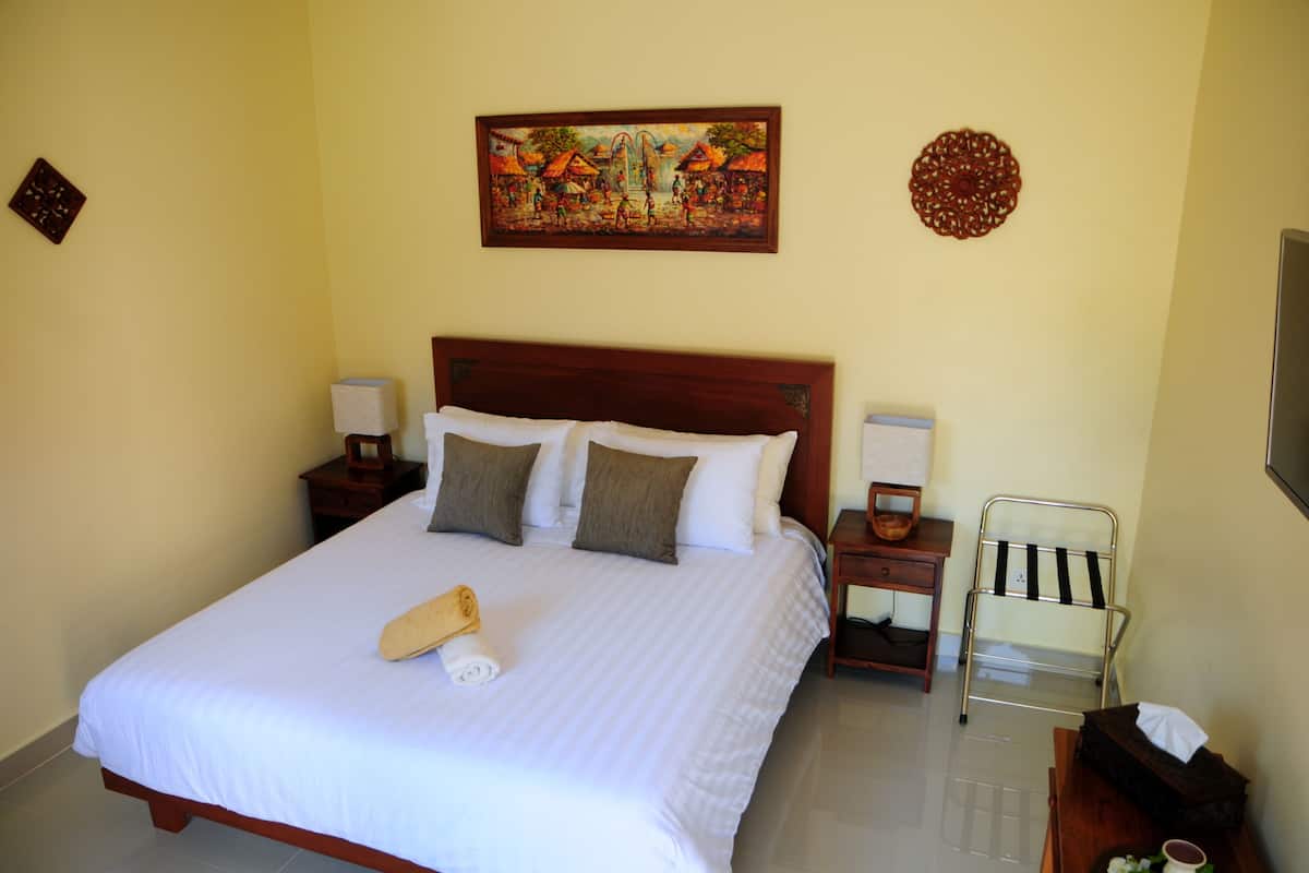 Deluxe Twin Room, 2 Twin Beds, Pool View | 1 bedroom, premium bedding, in-room safe, desk