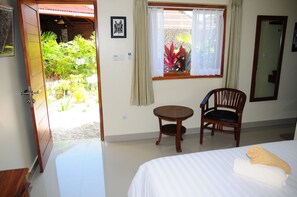 豪華雙床房, 2 張單人床, 泳池景觀 | 客房景觀