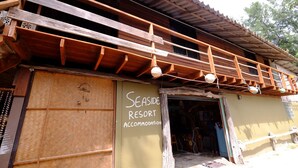 A wooden building with a sign reading "Seaside Resort Accommodation." - Seaside Resort Koh Lipe (Koh Lipe)