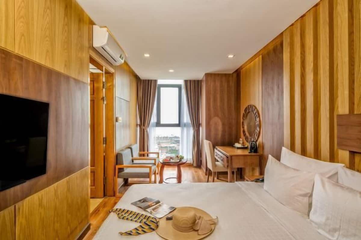 1 dormitorio, minibar, caja fuerte y escritorio