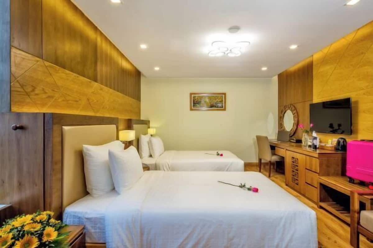 1 dormitorio, minibar, caja fuerte y escritorio