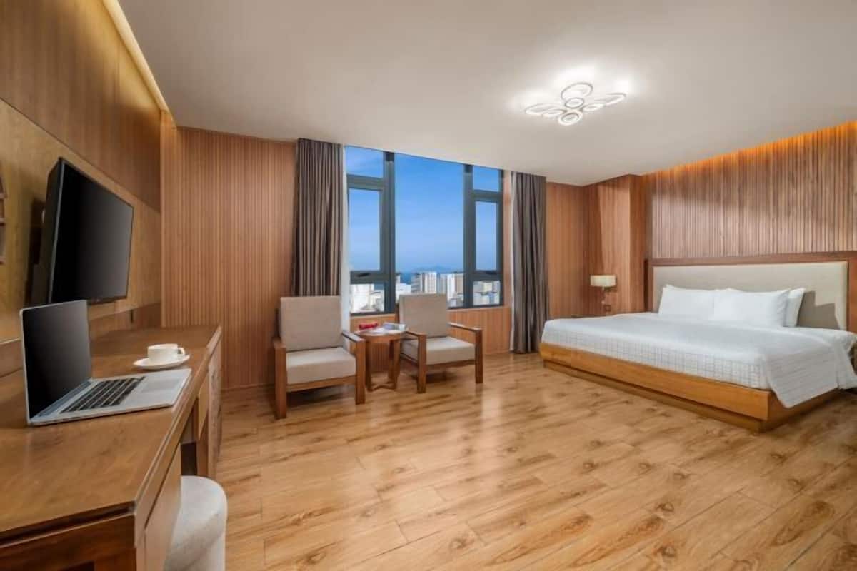 1 dormitorio, minibar, caja fuerte y escritorio