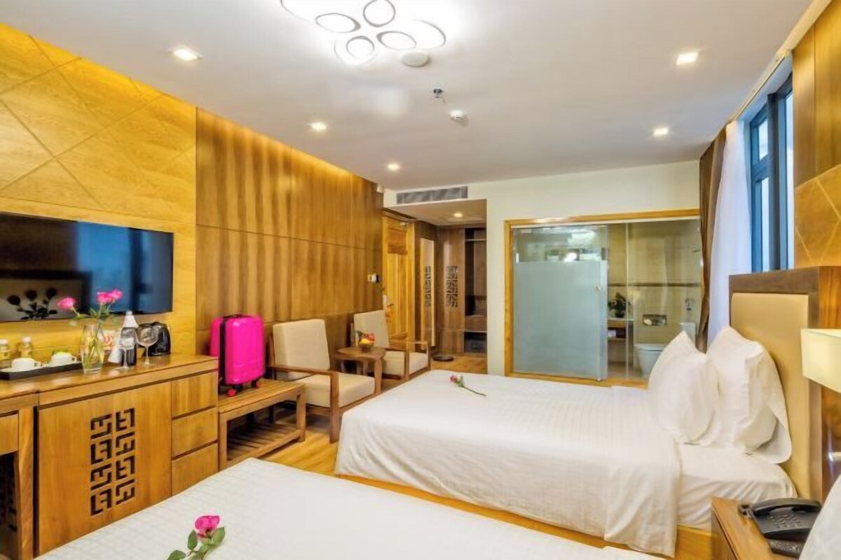 Minibar, caja de seguridad en la habitación y escritorio 