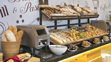 Daily buffet breakfast (VND 350000 per person)
