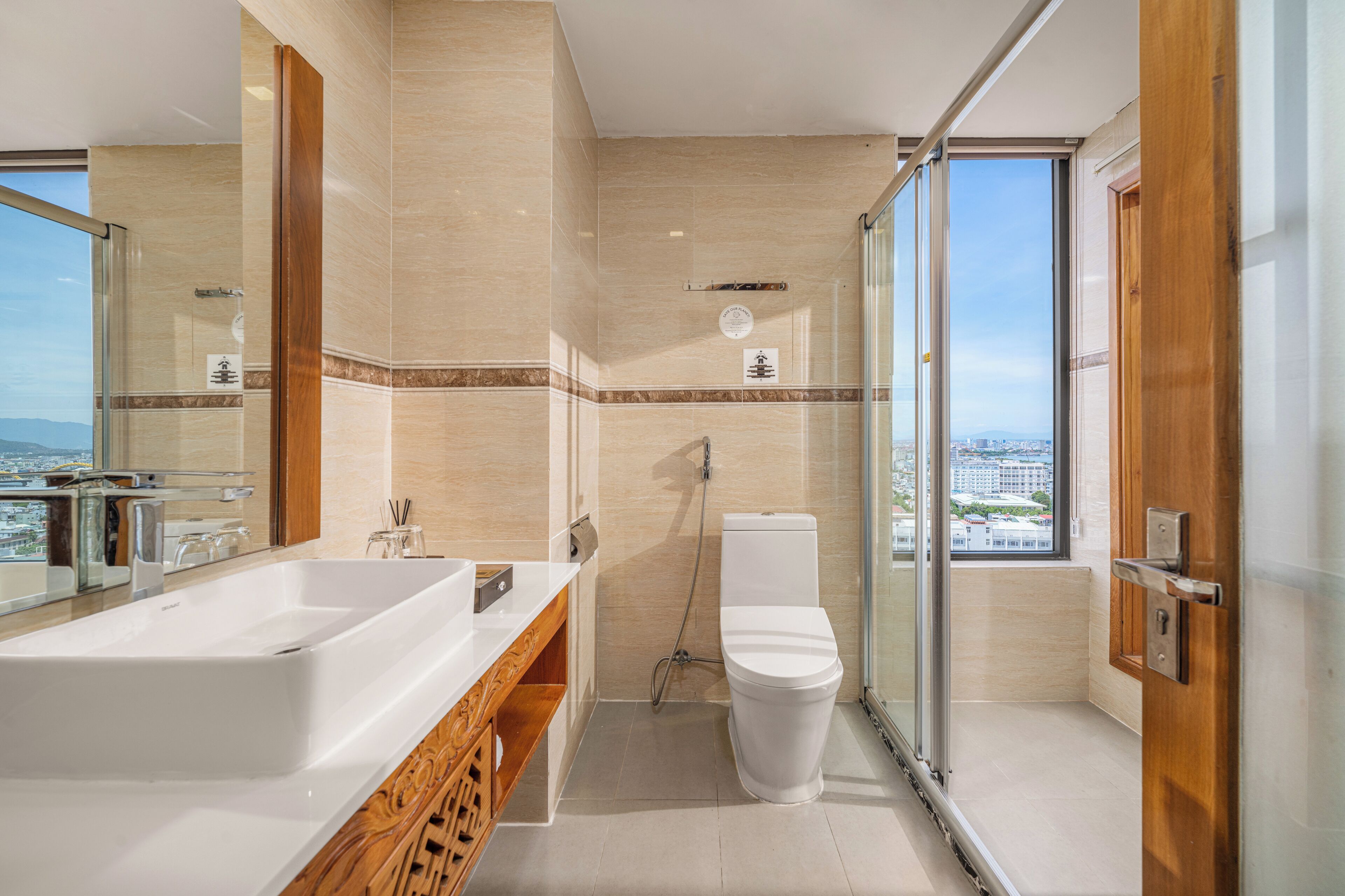 superior twin room, river view | bathroom | free toiletries, hair dryer, bathrobes, slippers