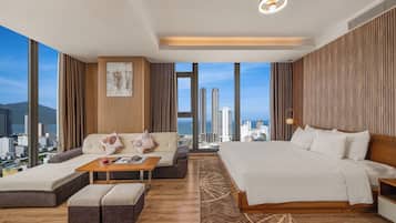 Signature Suite Partial Sea View with Bathtub - Complimentary Welcome Fruit | Quang cảnh từ phòng