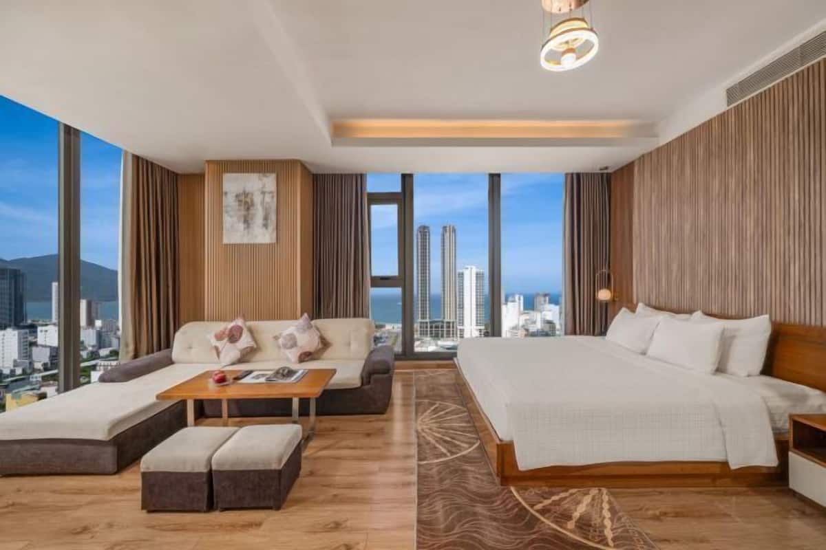 1 dormitorio, minibar, caja fuerte y escritorio