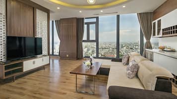 Signature Suite Partial Sea View with Bathtub - Complimentary Welcome Fruit | 1 bedroom, minibar, in-room safe, desk