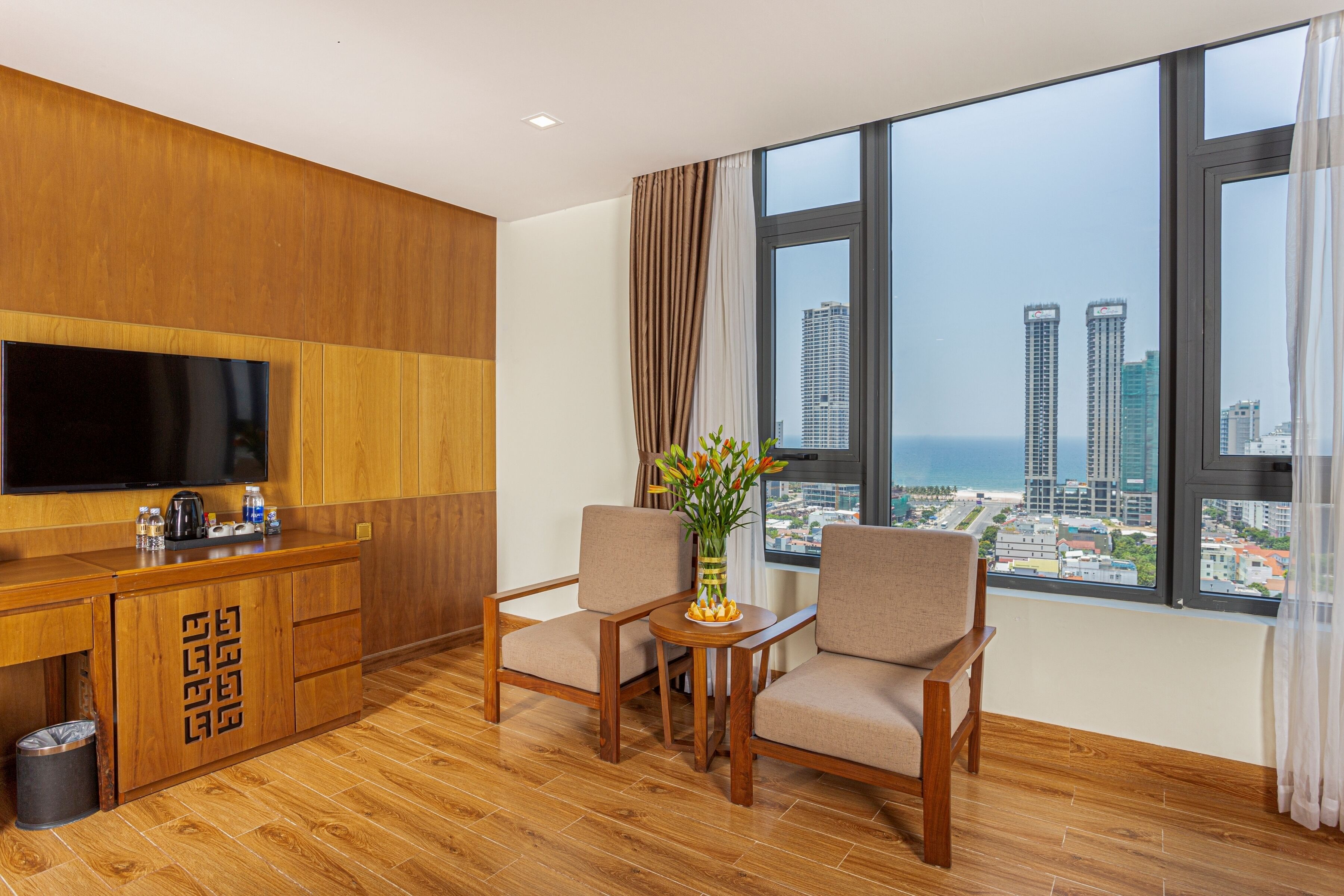 suite sea view with bathtub | minibar, in-room safe, desk, blackout curtains