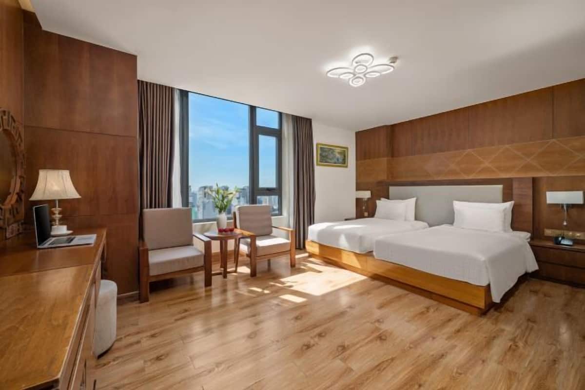 1 dormitorio, minibar, caja fuerte y escritorio