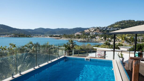 Outdoor pool - Oasis on Oceanview (Airlie Beach)