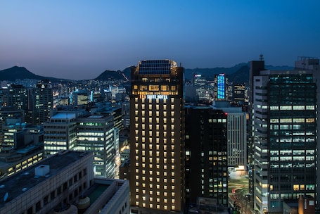 Front of property - evening/night. ENA Suite Hotel Namdaemun