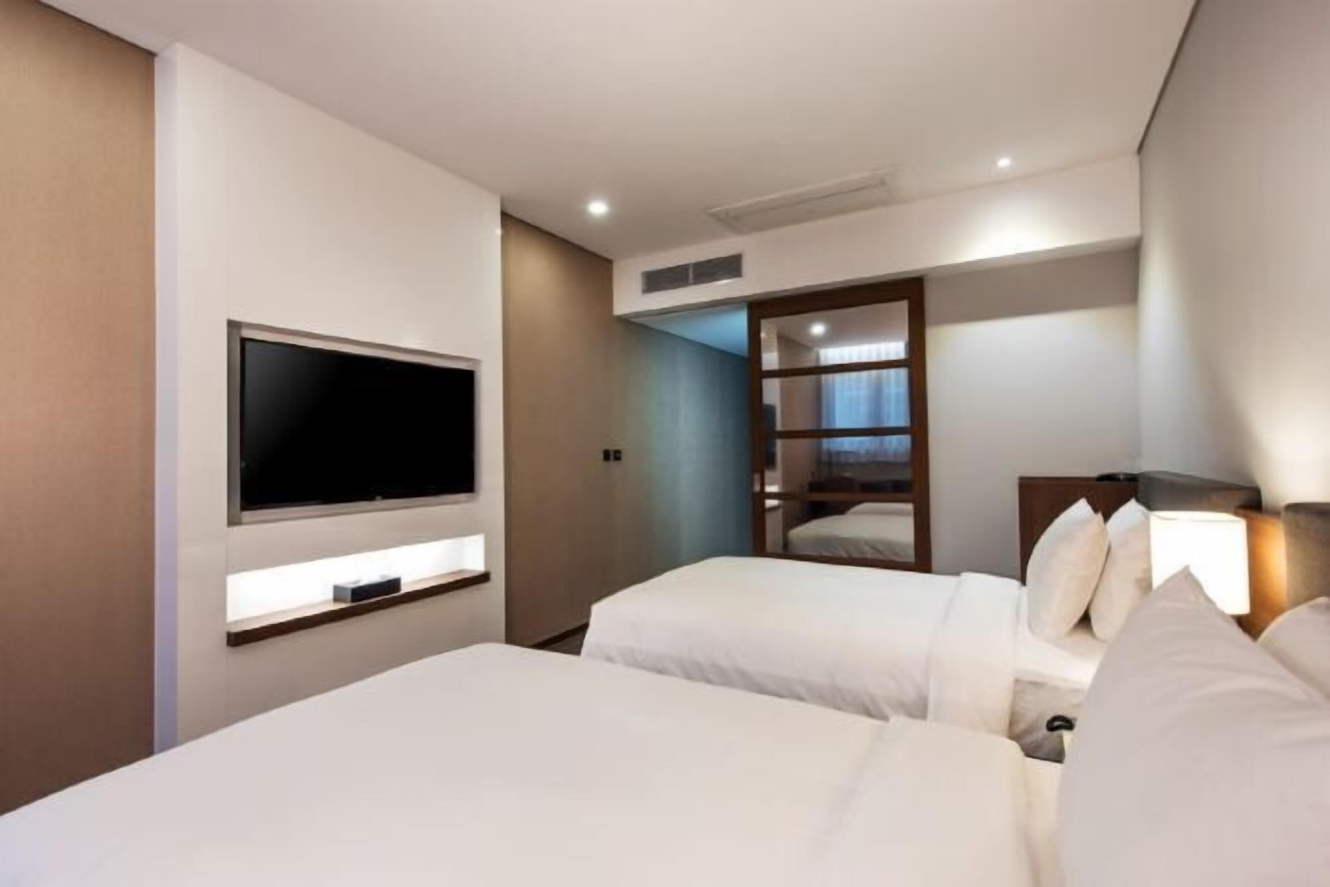 In-room safe, desk, blackout drapes, soundproofing