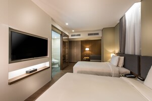 Deluxe Twin Room (Bigger than most in Seoul) | In-room safe, desk, blackout drapes, soundproofing
