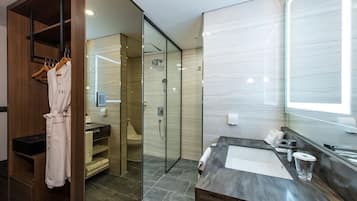 Standard Twin Room (Bigger than most in Seoul) | Bilik Mandi | Kelengkapan dandanan diri berjenama, pengering rambut, jubah mandi