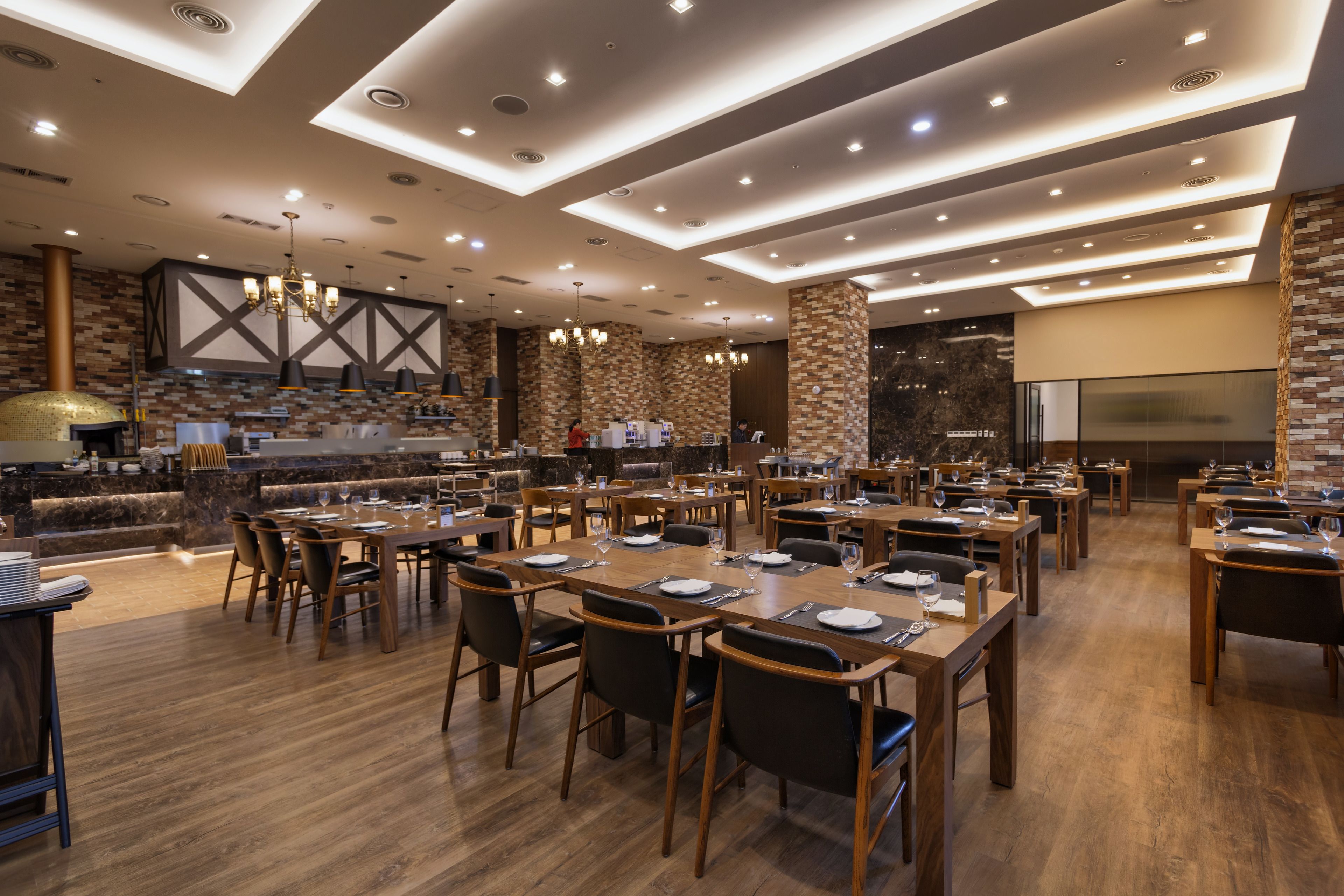 Lunch and dinner served, Italian cuisine