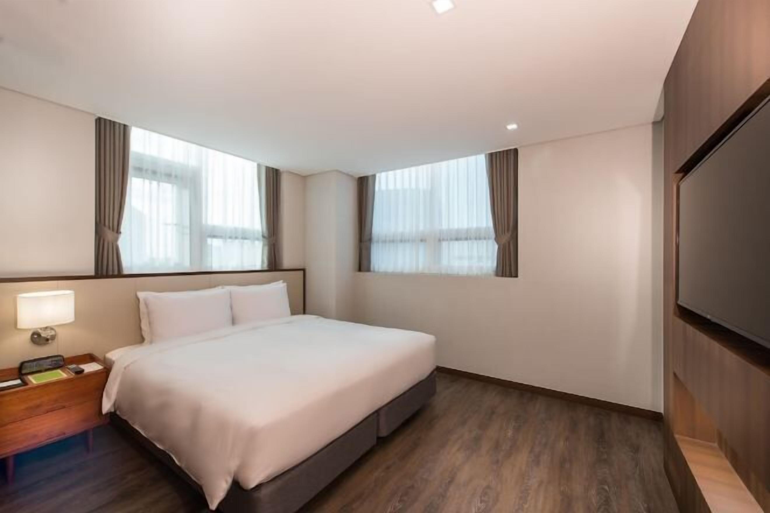 In-room safe, desk, blackout drapes, soundproofing