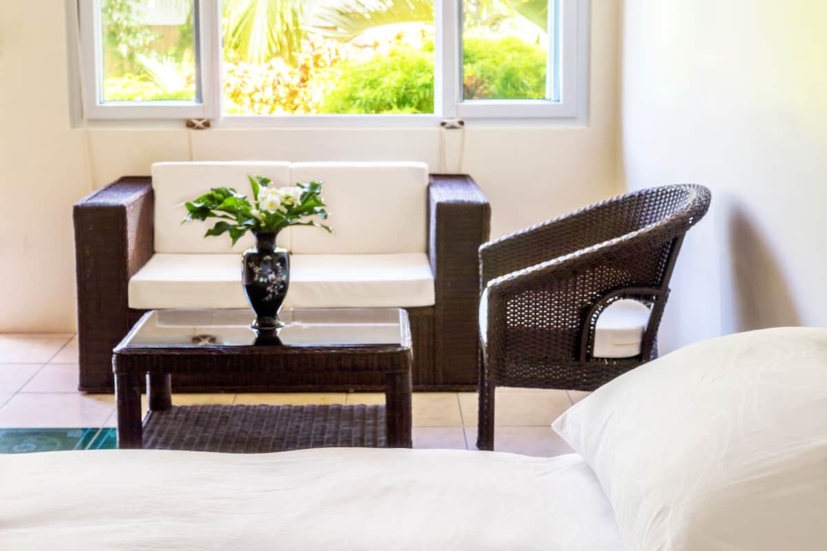 premium deluxe - garden view | living area | 37-inch flat-screen tv with satellite channels, tv, books