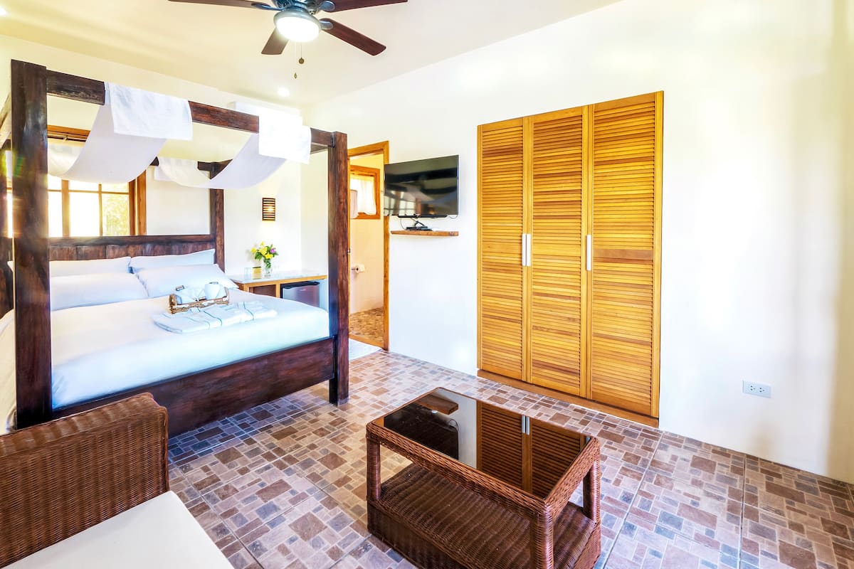 1 bedroom, egyptian cotton sheets, premium bedding, down duvets