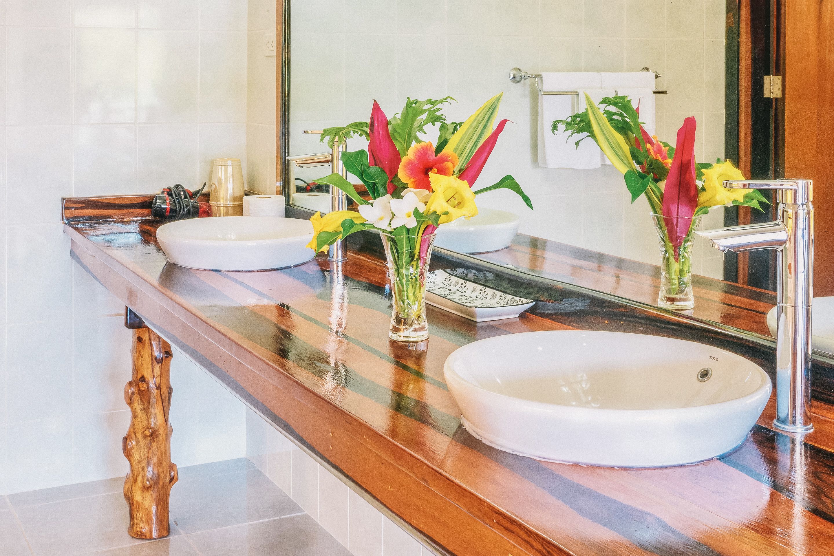 premium deluxe - 180 sea view | bathroom sink