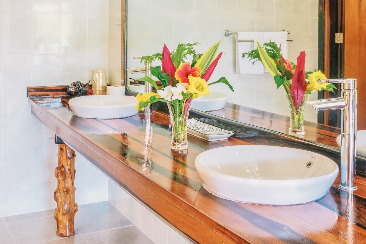 premium deluxe - 180 sea view | bathroom sink