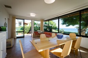 Dining - Deatached house at the sea, seaview, garden, quiet, WiFi, aircon, max. 6 people (Siracusa)
