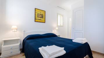 3 dormitorios, tabla de planchar con plancha, wifi gratis y ropa de cama