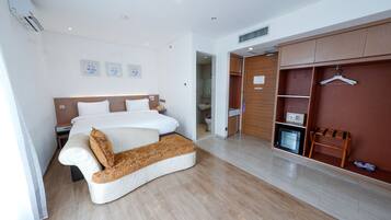 Camera Executive | Una scrivania, Wi-Fi gratuito, lenzuola