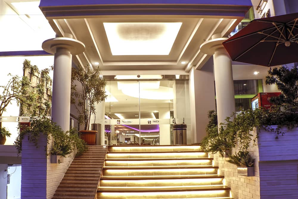 Heef Hotel Pasar Baru