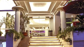 Pintu masuk properti