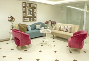 Lobby sitting area - Heef Hotel Pasar Baru  (Jakarta)