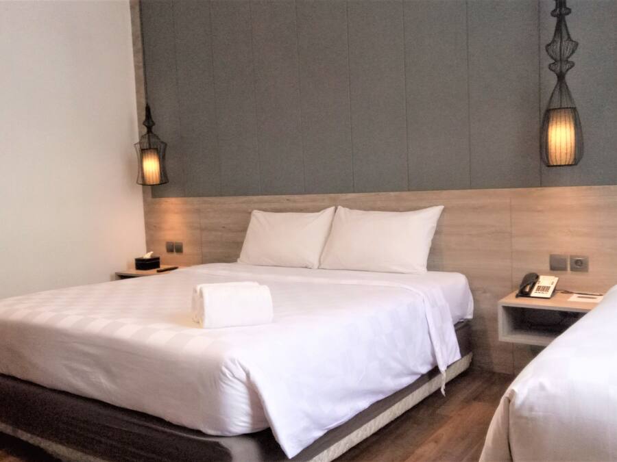 ํจ๋ฐ๋ฆฌ ํธ๋ฆฌํ๋ฃธ | ์ด์งํธ์ฐ ๋ฉด ์ํธ, ๊ณ ๊ธ ์นจ๊ตฌ, ํ๋ก์ฐํ ์นจ๋, ๊ฐ์ค ๋ด ๊ธ๊ณ