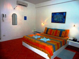 1 habitación, ropa de cama de alta calidad y minibar 