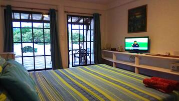 1 bedroom, premium bedding, minibar, in-room safe