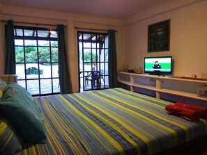 Quarto família, terraço, vista para o mar | 1 quarto, roupas de cama premium, frigobar, cofres nos quartos