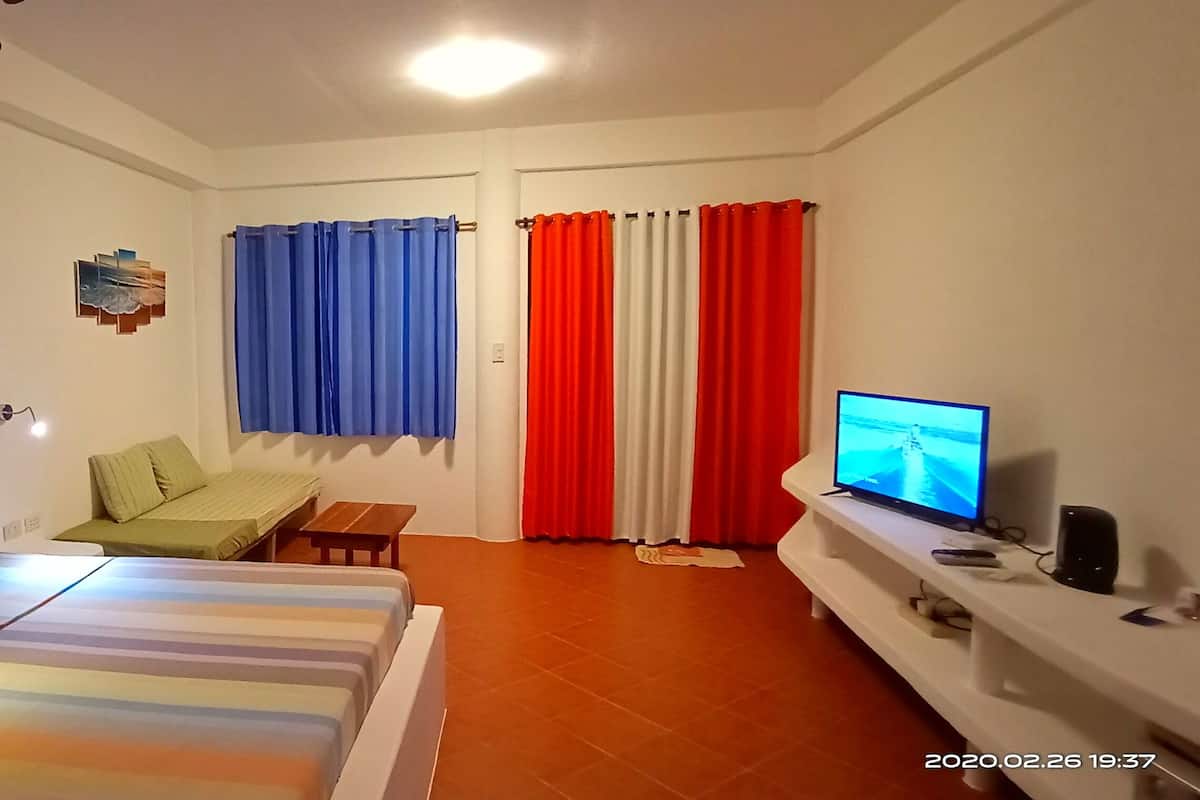 1 bedroom, premium bedding, minibar, in-room safe