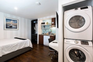 1 bedroom, iron/ironing board, internet, bed sheets